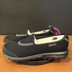 Skechers Women’s Black Slip On 13510 Go Walk Performance Sneakers Size 5.5